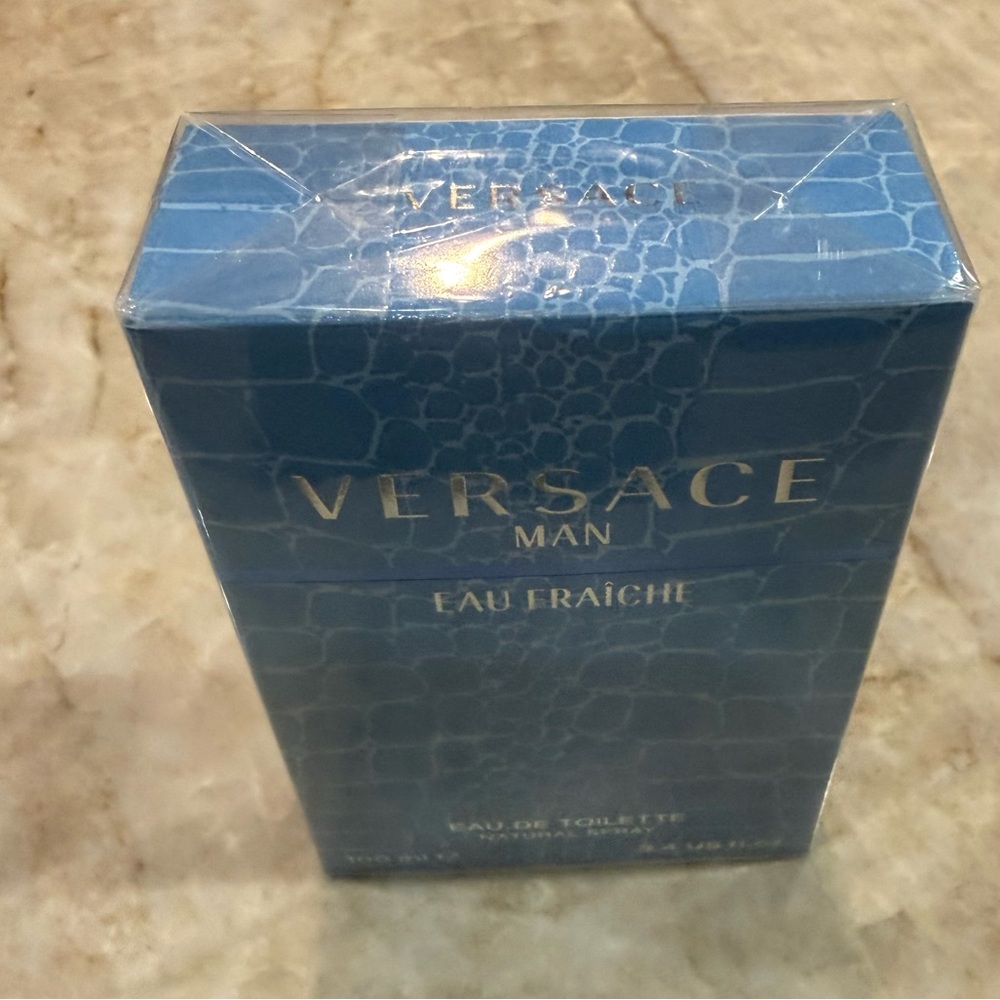 Versace
Man Eau Fraîche Eau de Toilette
Fragrance Collection